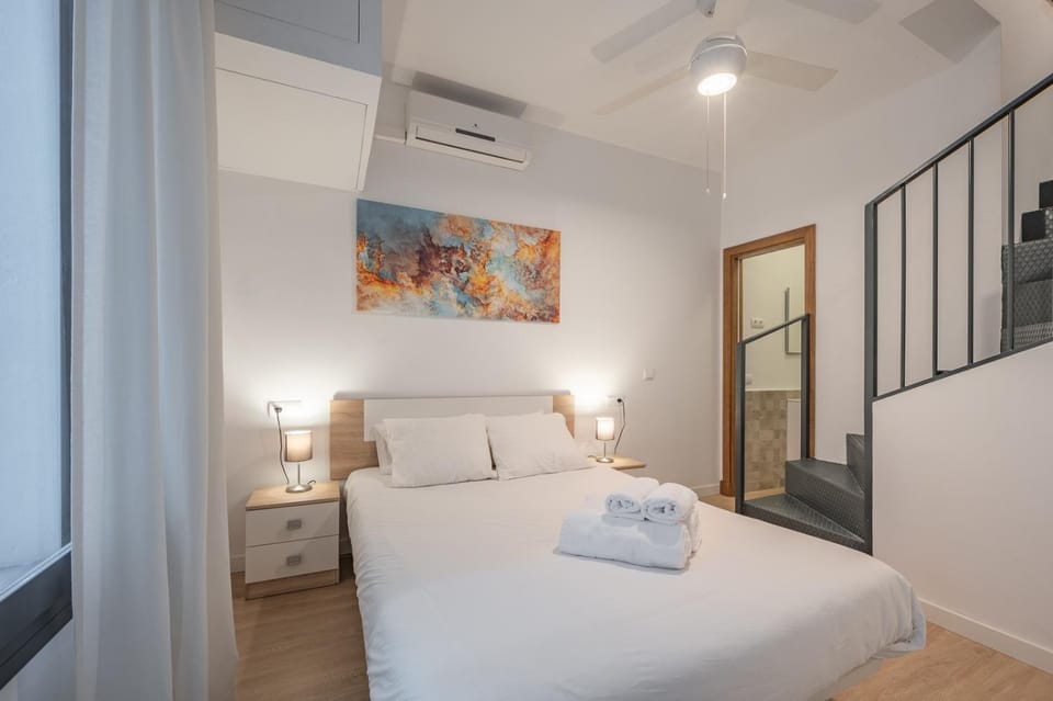 Bed, Photo of the whole room, Bedroom