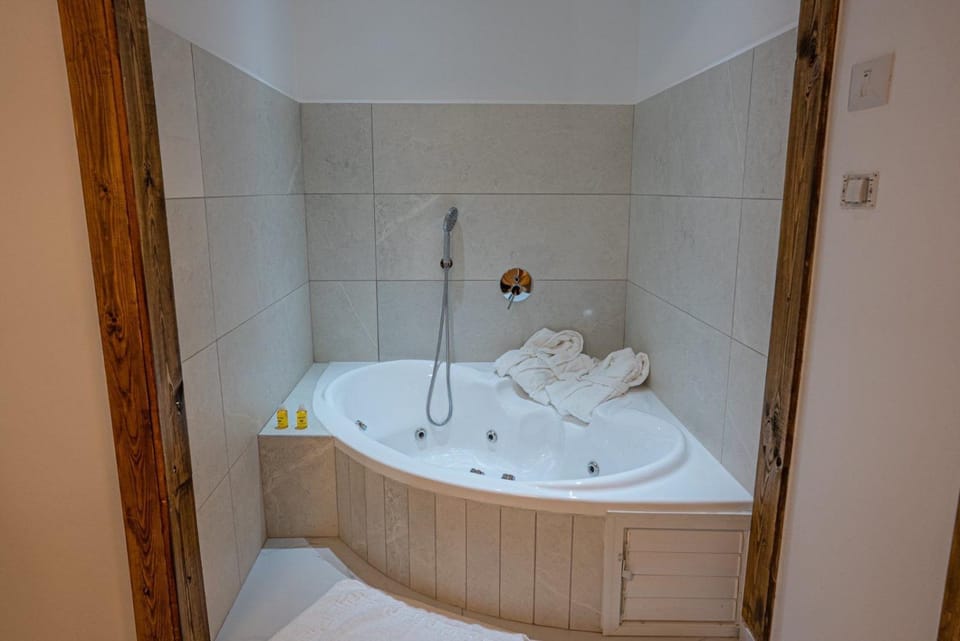 סוויטות לב הגולן - Golan center suite Bed and Breakfast in North District