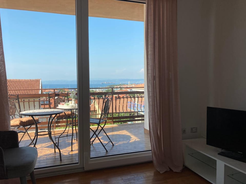 Balcony/Terrace, Lake view, Sea view