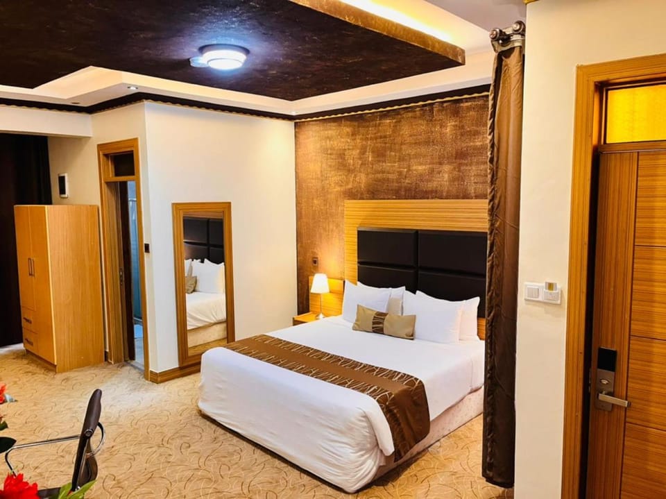 Bed, Photo of the whole room, Bedroom, wardrobe