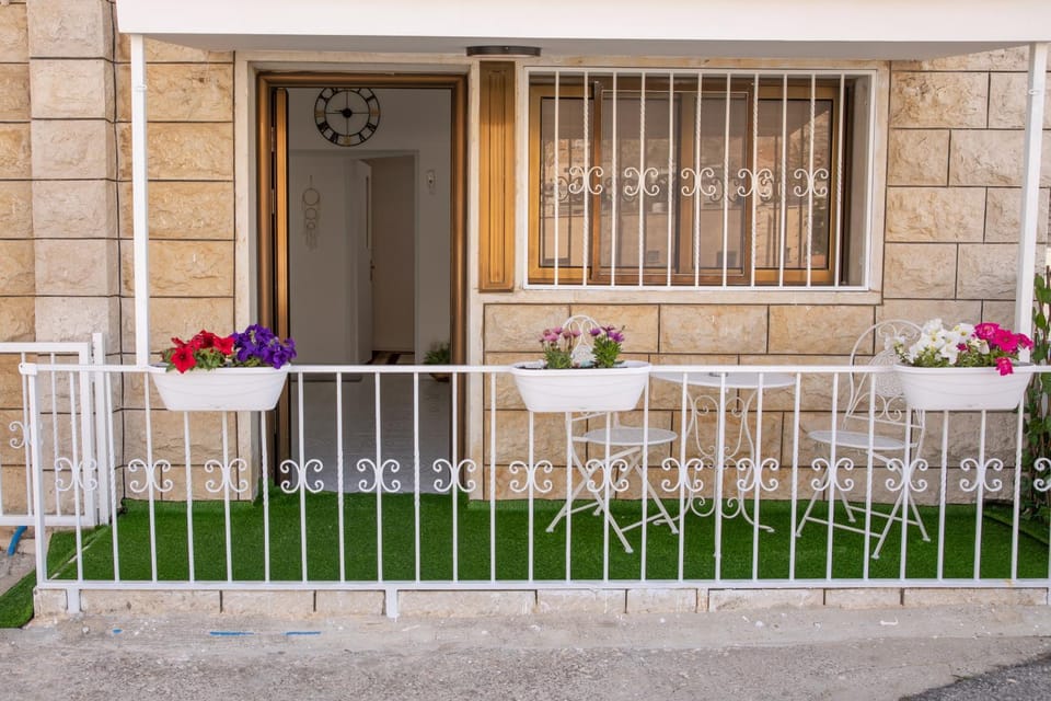 Property building, Balcony/Terrace, Balcony/Terrace