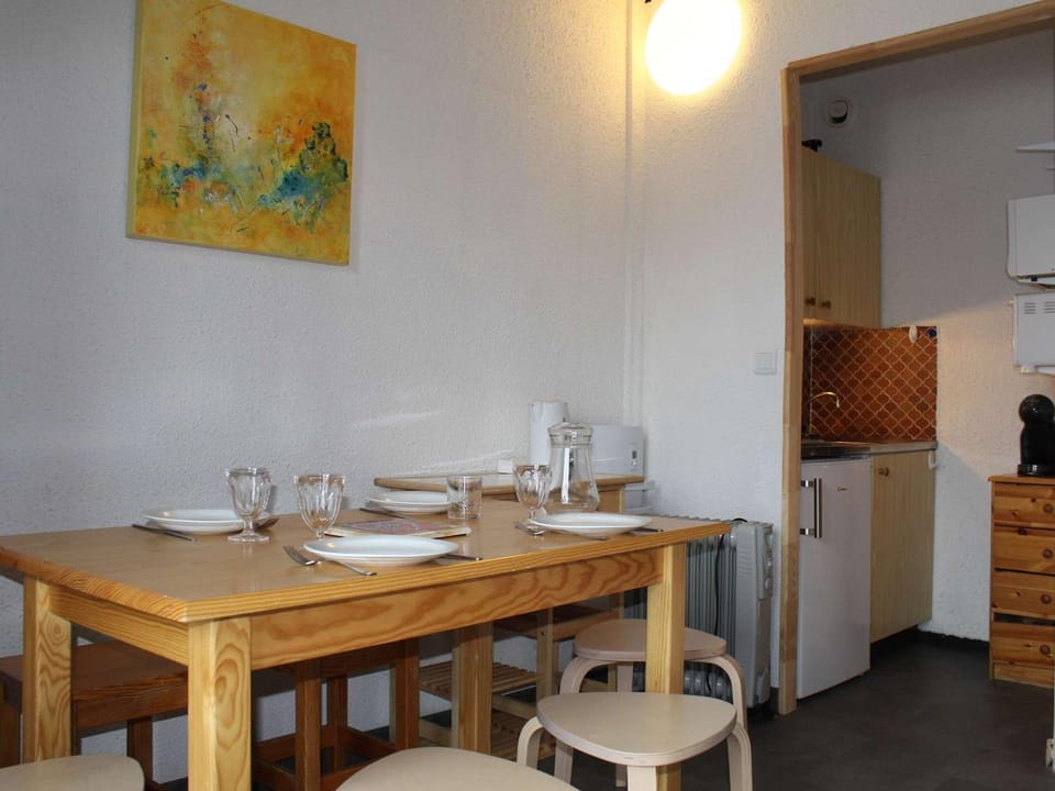 Studio cabine au pied des pistes, 4 couchages, plein centre, balcon exposé Ouest, parking proche - FR-1-330-554 Cabin in Piedmont