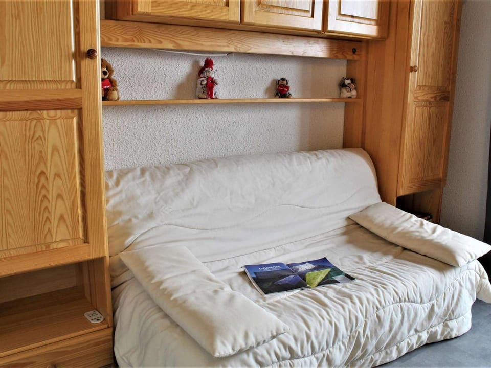 Studio cabine au pied des pistes, 4 couchages, plein centre, balcon exposé Ouest, parking proche - FR-1-330-554 Cabin in Piedmont