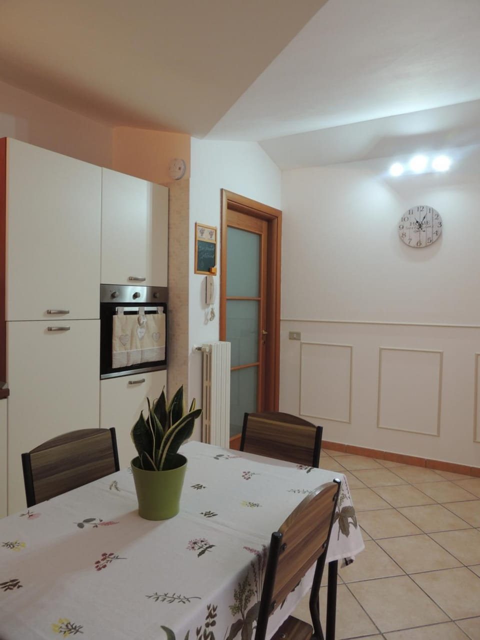 Dining area, pet friendly