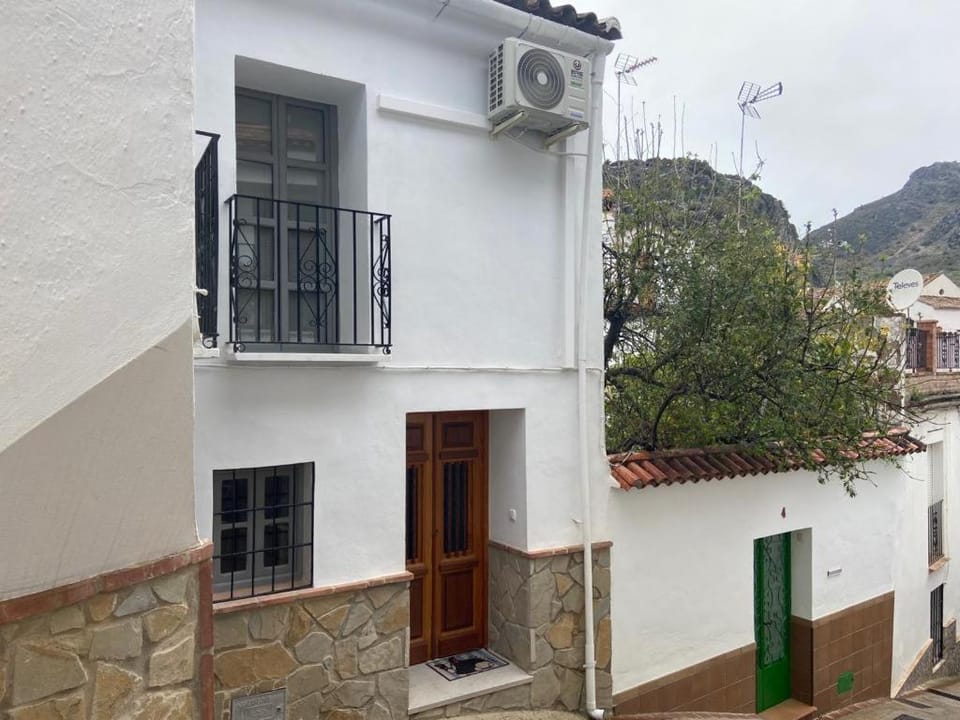 Casa Las Aguilas House in Sierra de Cádiz