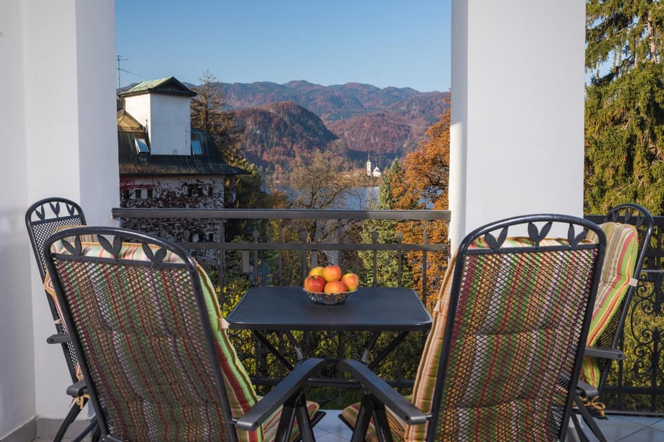 Natural landscape, Dining area, Lake view, Landmark view, Mountain view