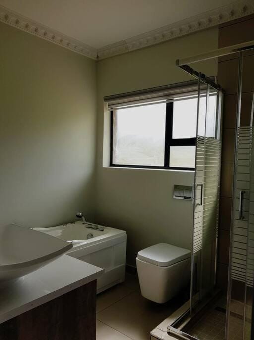 8sIndoor indoor pool4 bedroom villaGreat view and backup power Apartment in South Africa