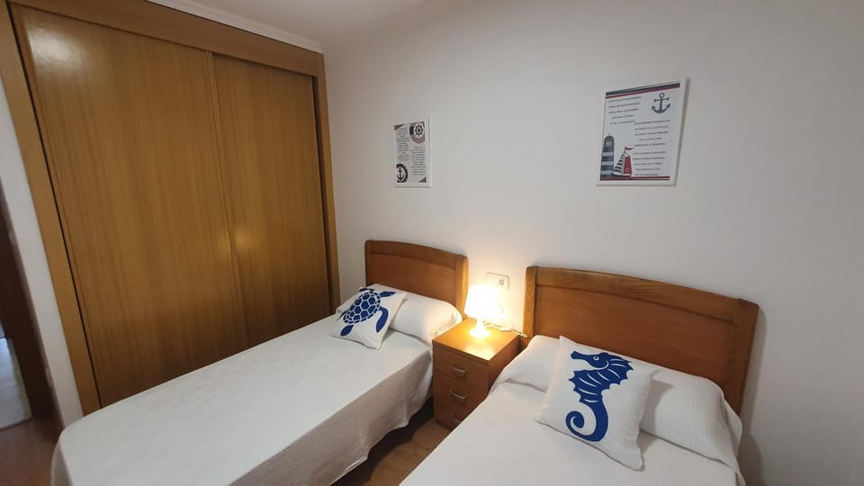 Photo of the whole room, Bedroom