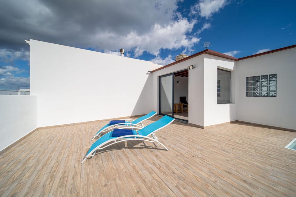 Balcony/Terrace, sunbed