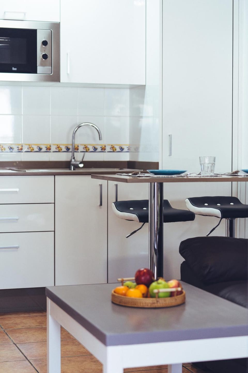 Kitchen or kitchenette, Dining area, Communal kitchen, Food