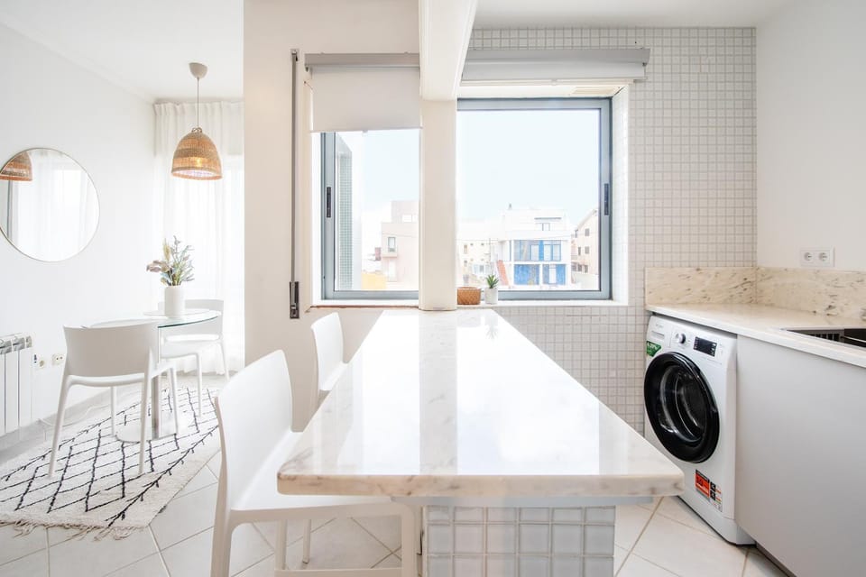 Kitchen or kitchenette, Living room, Seating area, Dining area, washing machine