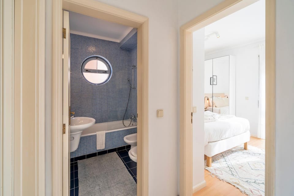 Shower, Toilet, Bed, Bathroom, Bedroom, Bath