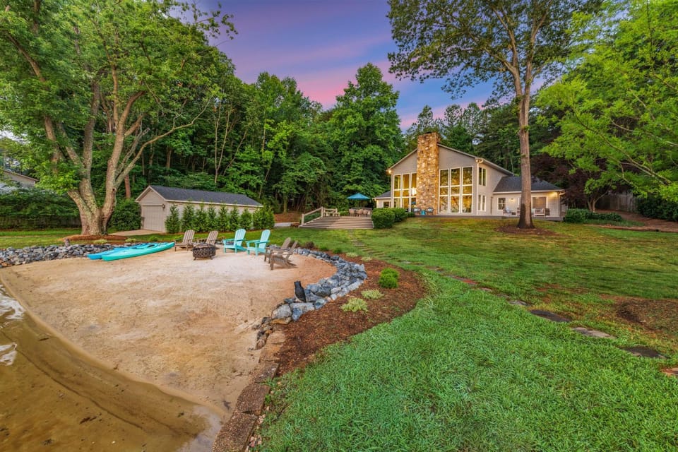 Lakeside Story House in Lake Norman