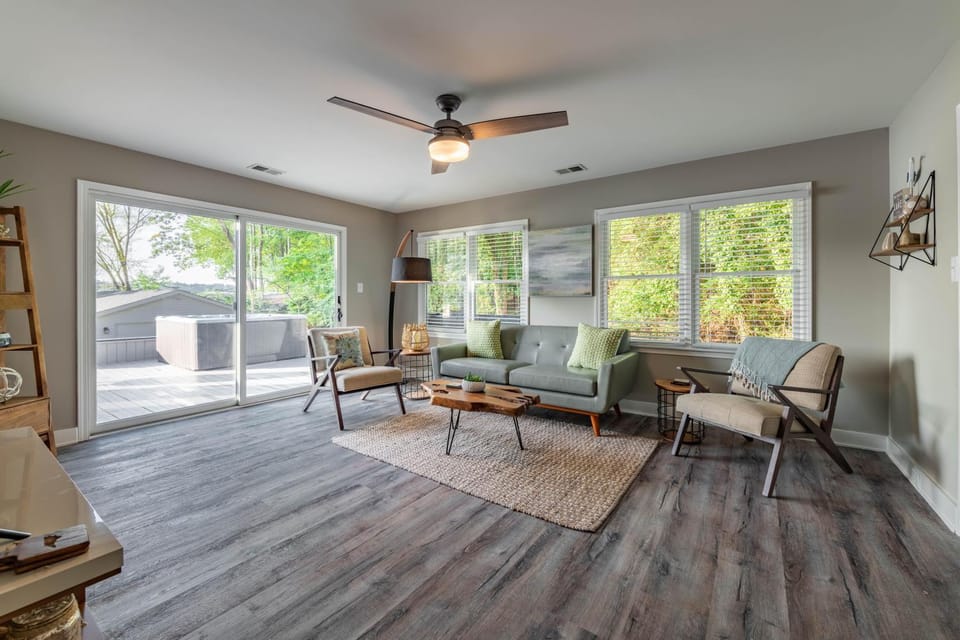 Lakeside Story House in Lake Norman