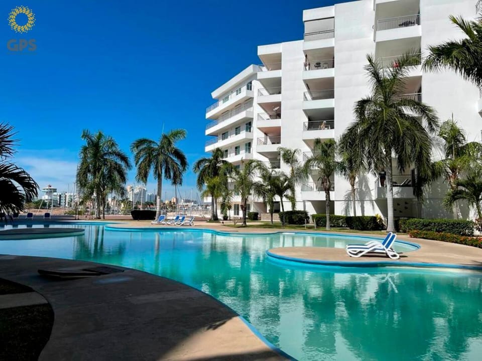 Property building, Swimming pool, sunbed