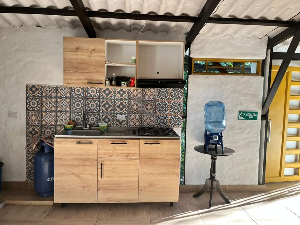 Restaurant/places to eat, Food close-up, Food close-up, Kitchen or kitchenette, Communal kitchen, Food, Meals, Meals, Breakfast, heating, minibar, pet friendly, stove, stove, kitchen, kitchen