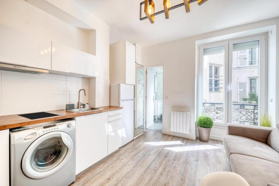 Kitchen or kitchenette, stove, washing machine, dryer