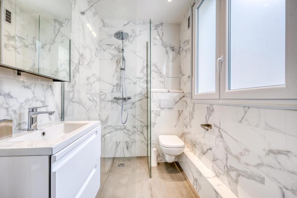 Toilet, Bathroom, heating, towels