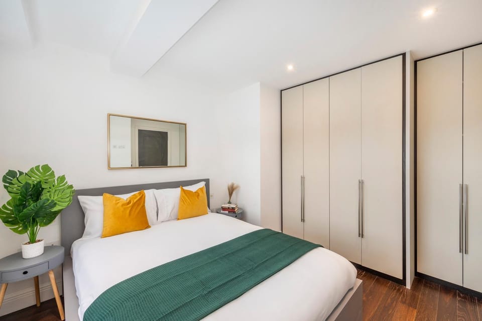 Bed, TV and multimedia, Photo of the whole room, Bedroom, wardrobe