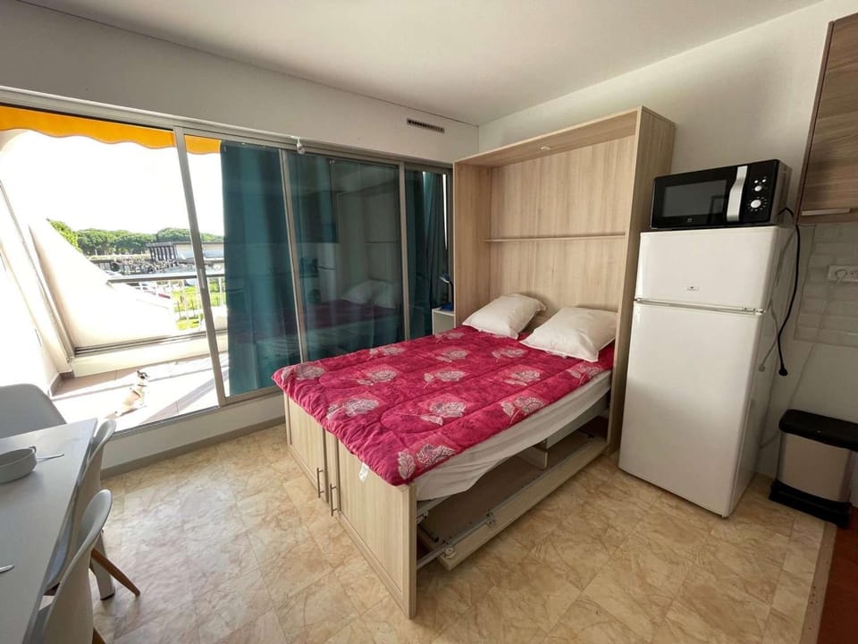 Studio climatisé 4 pers avec piscine et parking à Port Camargue - FR-1-250-230 Apartment in Le Grau-du-Roi