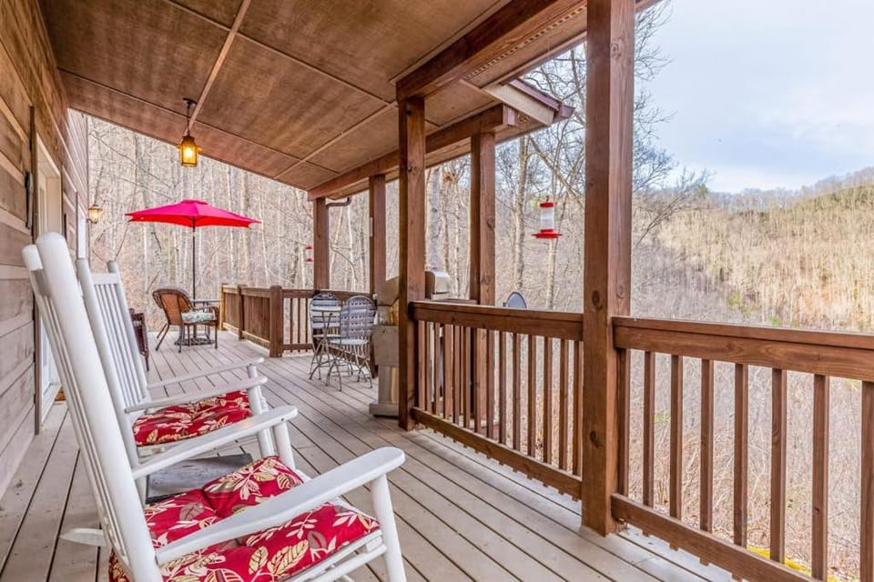 Tree Top Cabin Cabin in Sylva