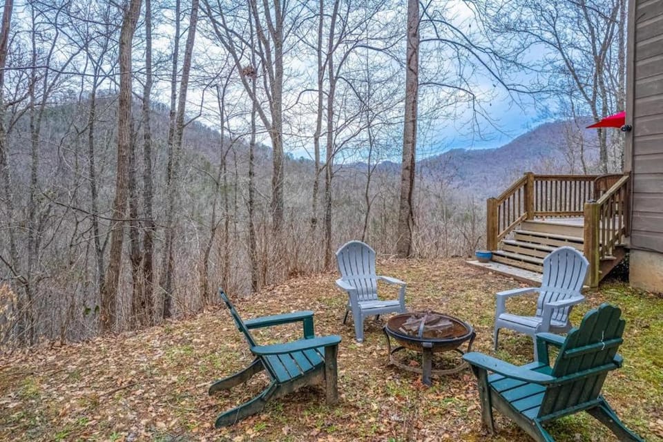 Tree Top Cabin Cabin in Sylva