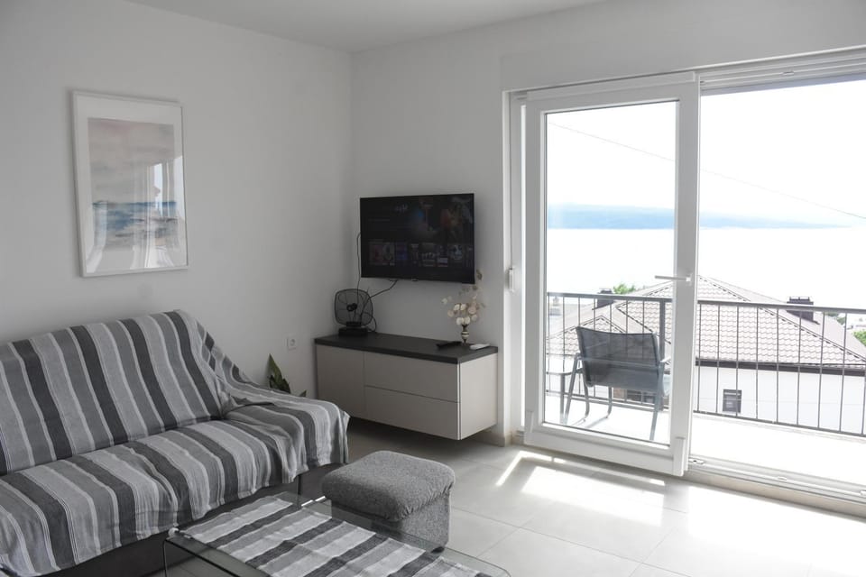 TV and multimedia, Living room, Seating area, Sea view