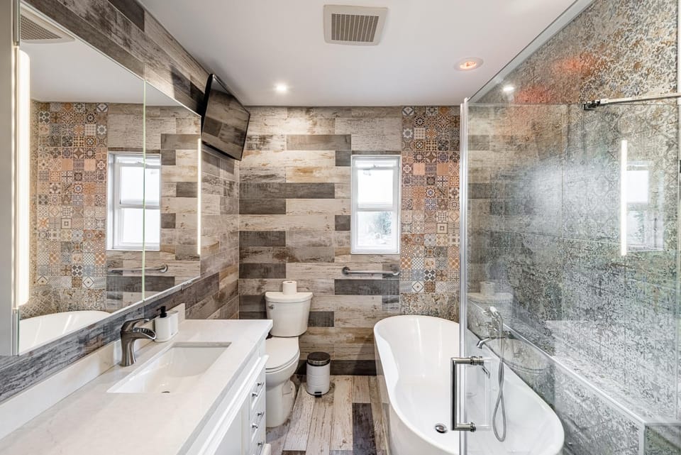 Spacious Home with Garden & Pool House in Northridge