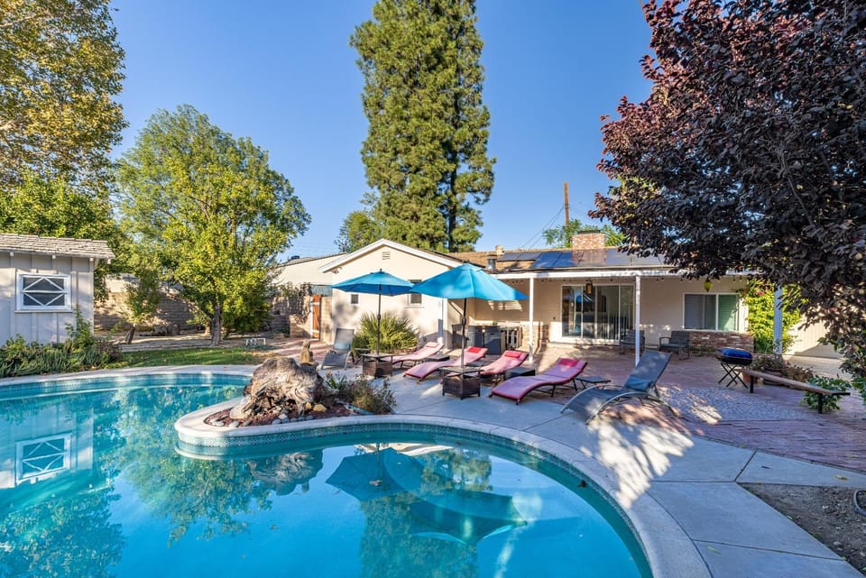 Spacious Home with Garden & Pool House in Northridge