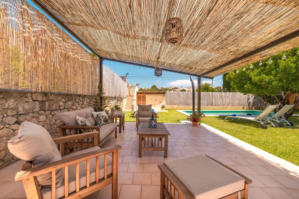 Property building, Balcony/Terrace, Living room