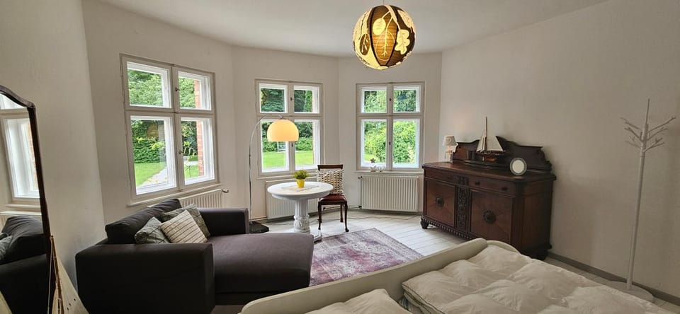 Seating area, Bedroom