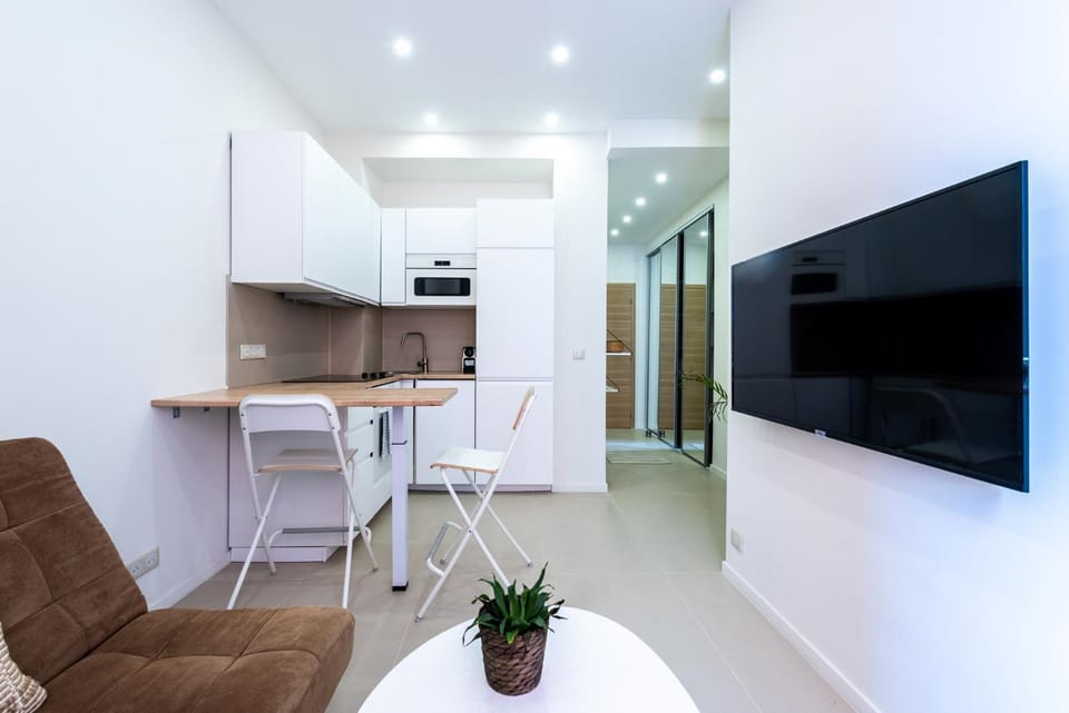 Kitchen or kitchenette, Living room, Dining area