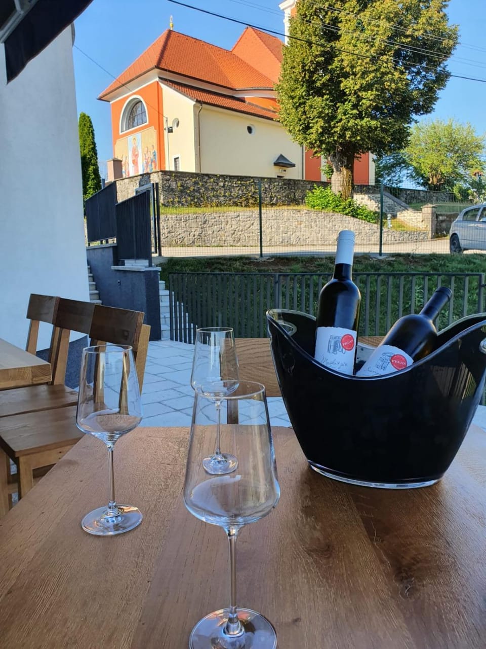 Balcony/Terrace, Food and drinks, Dining area, Drinks, Alcoholic drinks