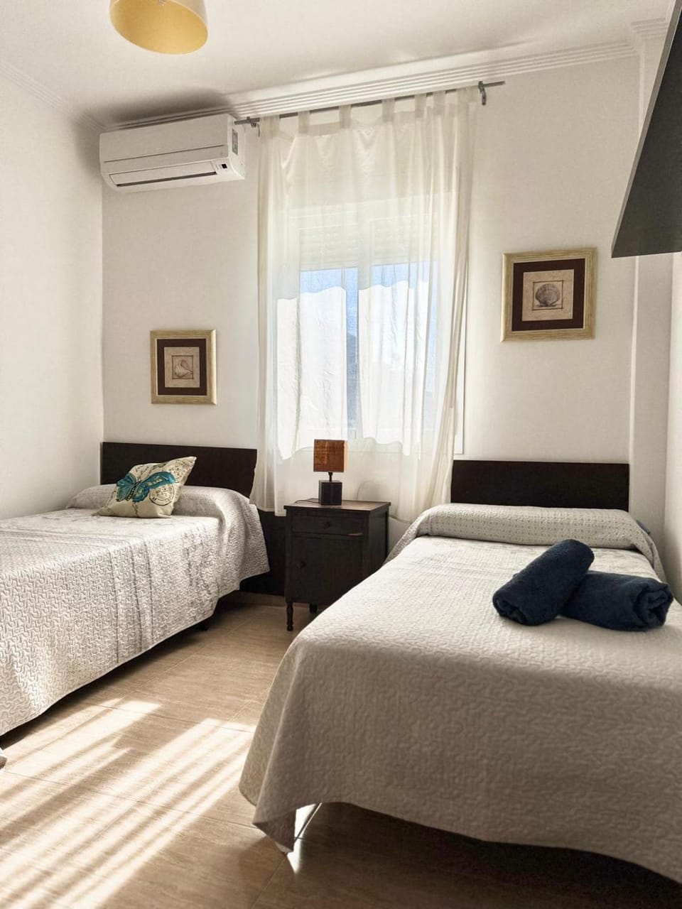 Photo of the whole room, Bedroom, air conditioner
