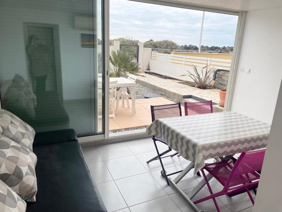 Patio, Day, View (from property/room), Balcony/Terrace, Living room, Seating area, Dining area