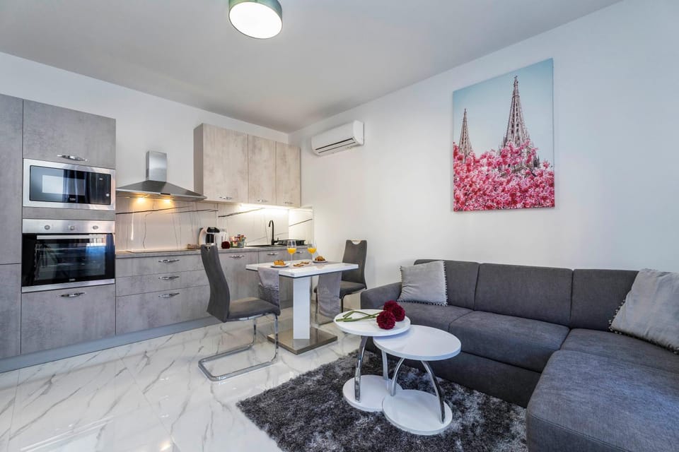 Kitchen or kitchenette, Living room