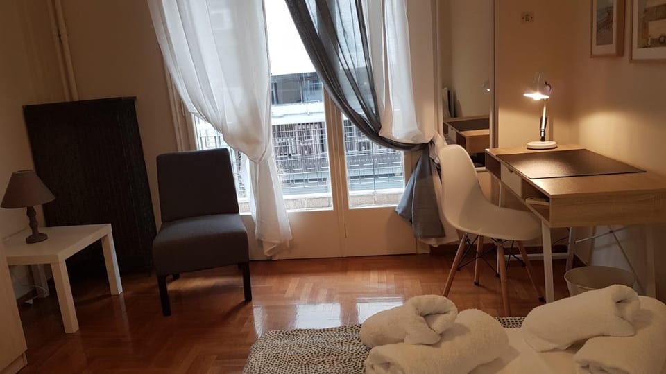 Begonia-Athens Center, 6 BD, 2,5 BATH Apartment in Athens