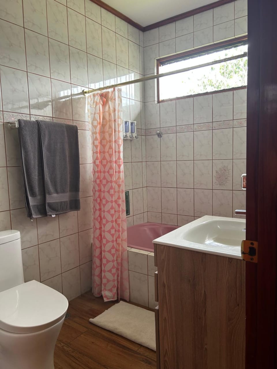 Casa Familiar la Tortuga Bed and Breakfast in Heredia Province