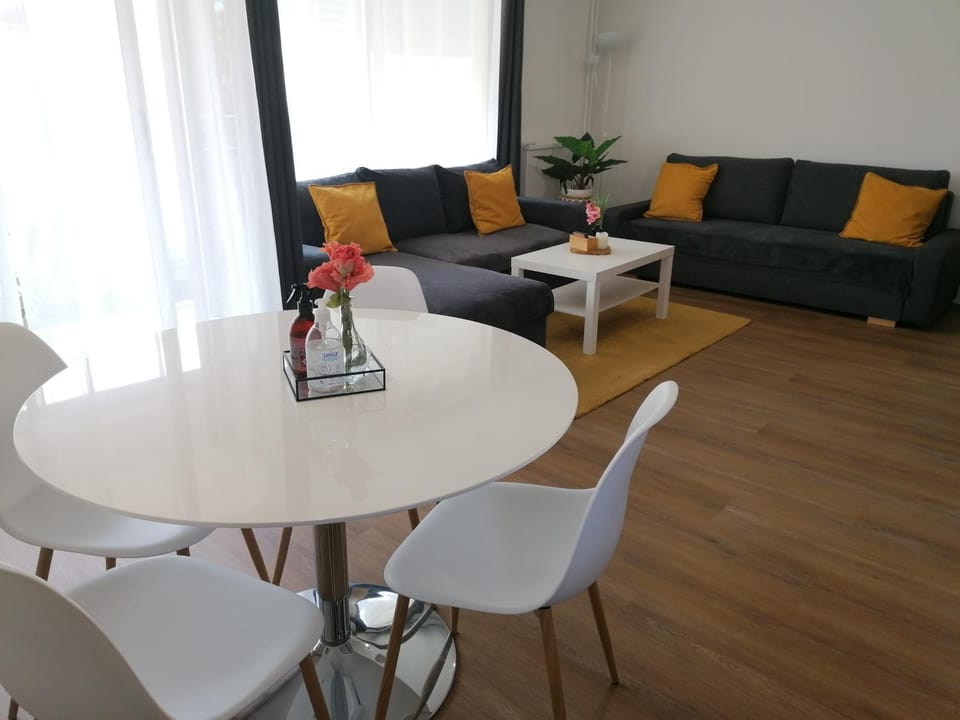 Living room, Dining area