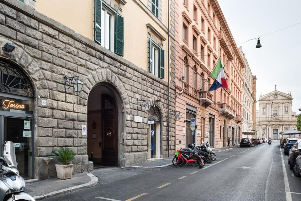 Facade/entrance, Neighbourhood