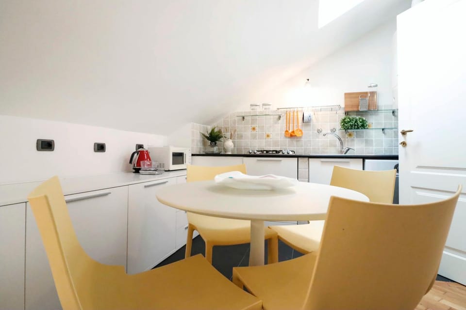 Dining area, kitchen