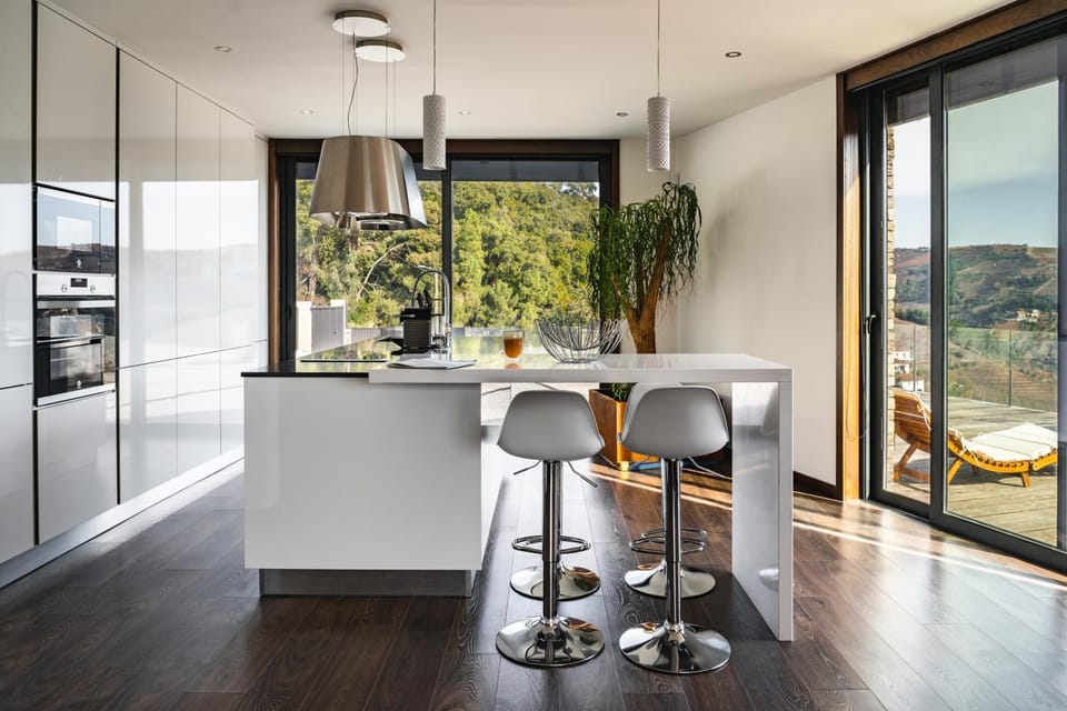 Dining area, kitchen