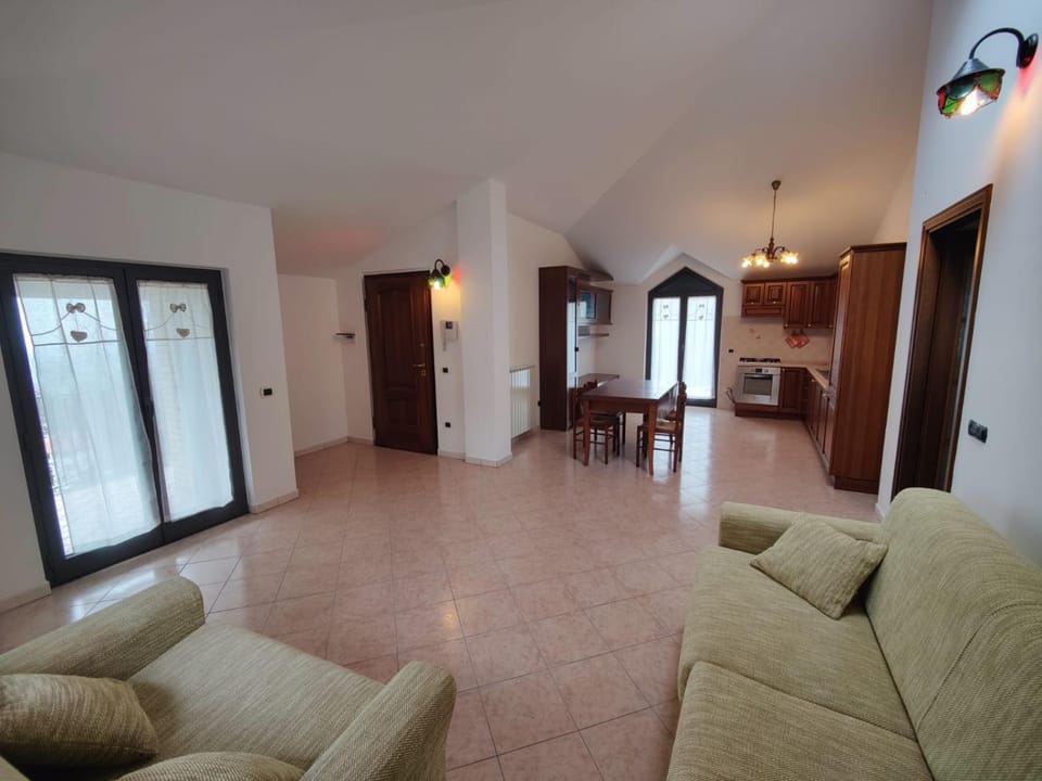 Communal lounge/ TV room, TV and multimedia, Kitchen or kitchenette, Living room, Seating area, Dining area
