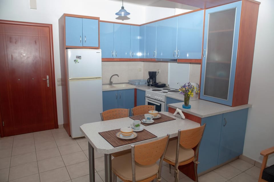 Dining area, kitchen