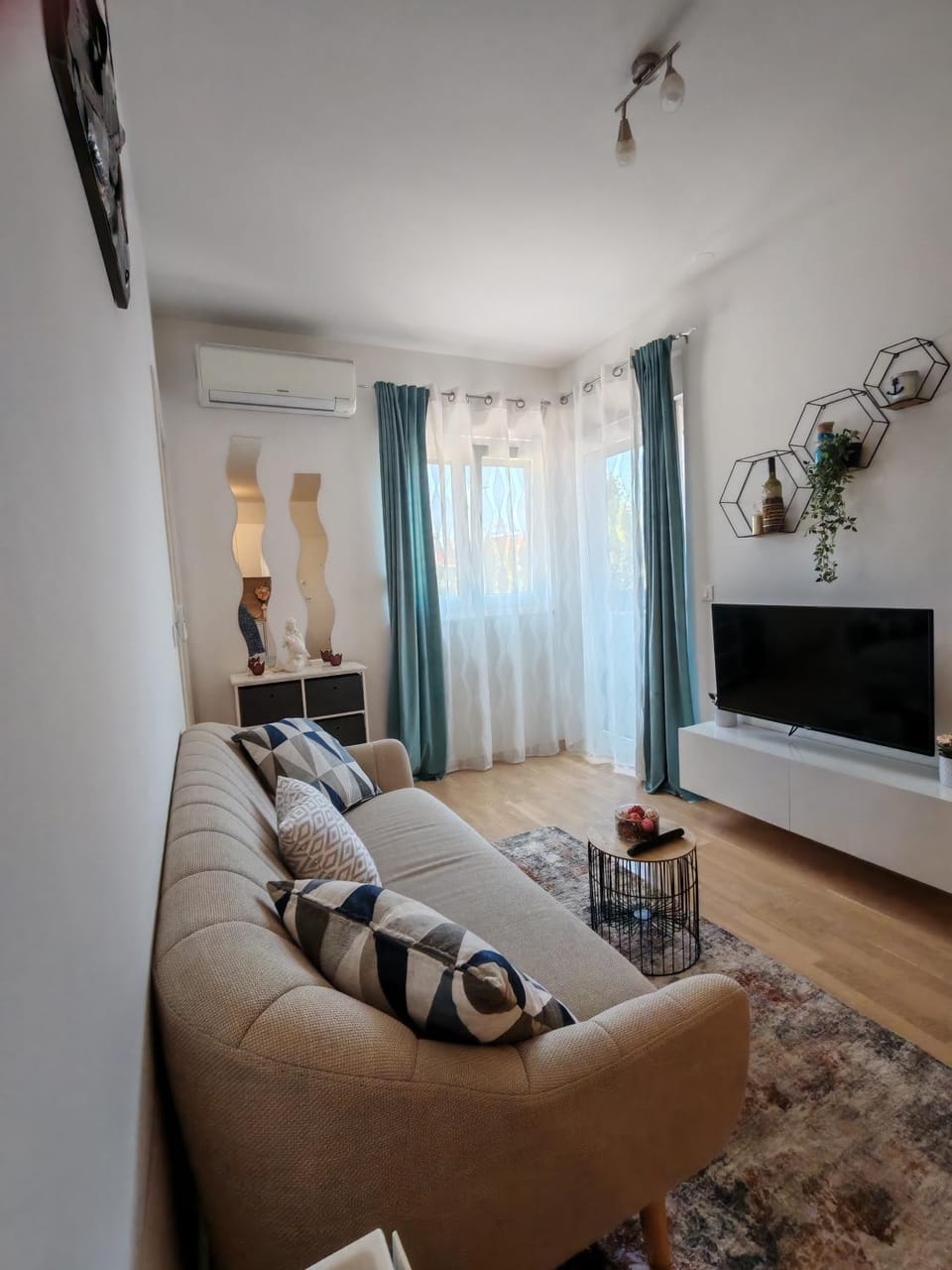 Communal lounge/ TV room, TV and multimedia, Living room, Seating area, Evening entertainment