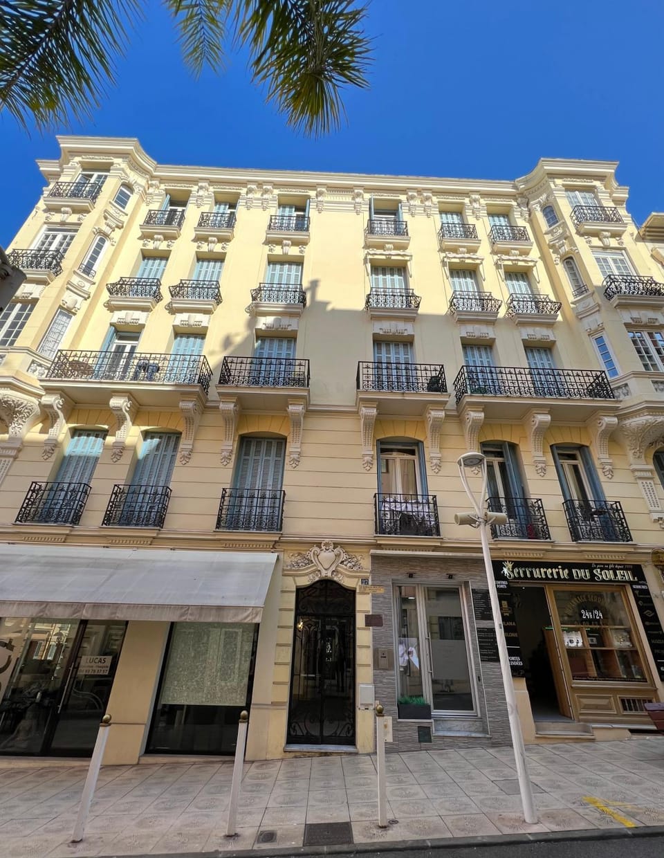 Property building, Facade/entrance