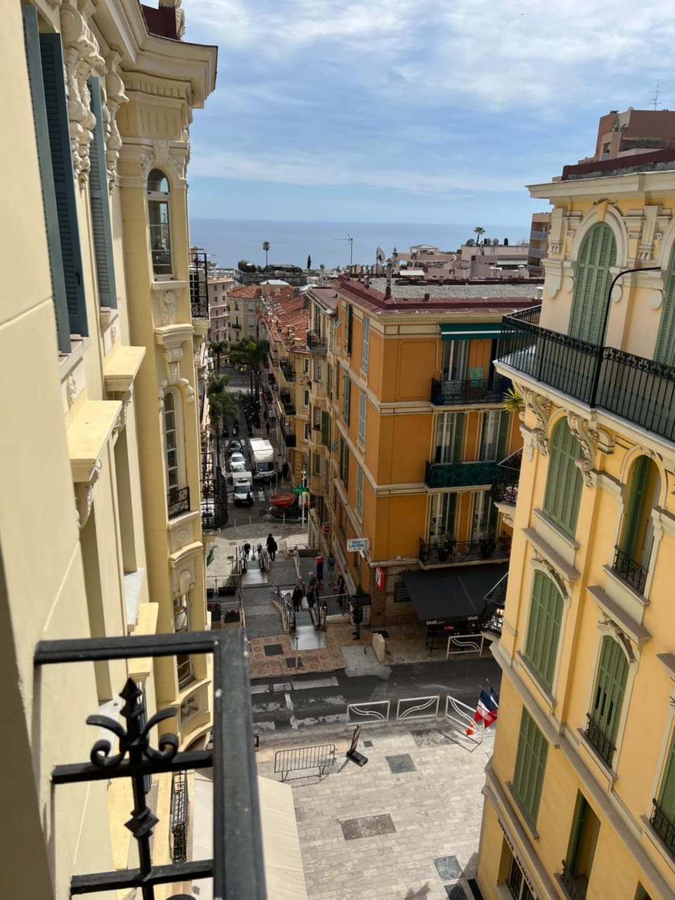 Neighbourhood, Balcony/Terrace, City view, Street view