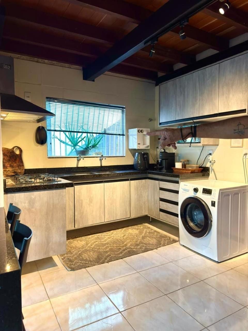 Coffee/tea facilities, Kitchen or kitchenette, stove, toaster, washing machine, air conditioner