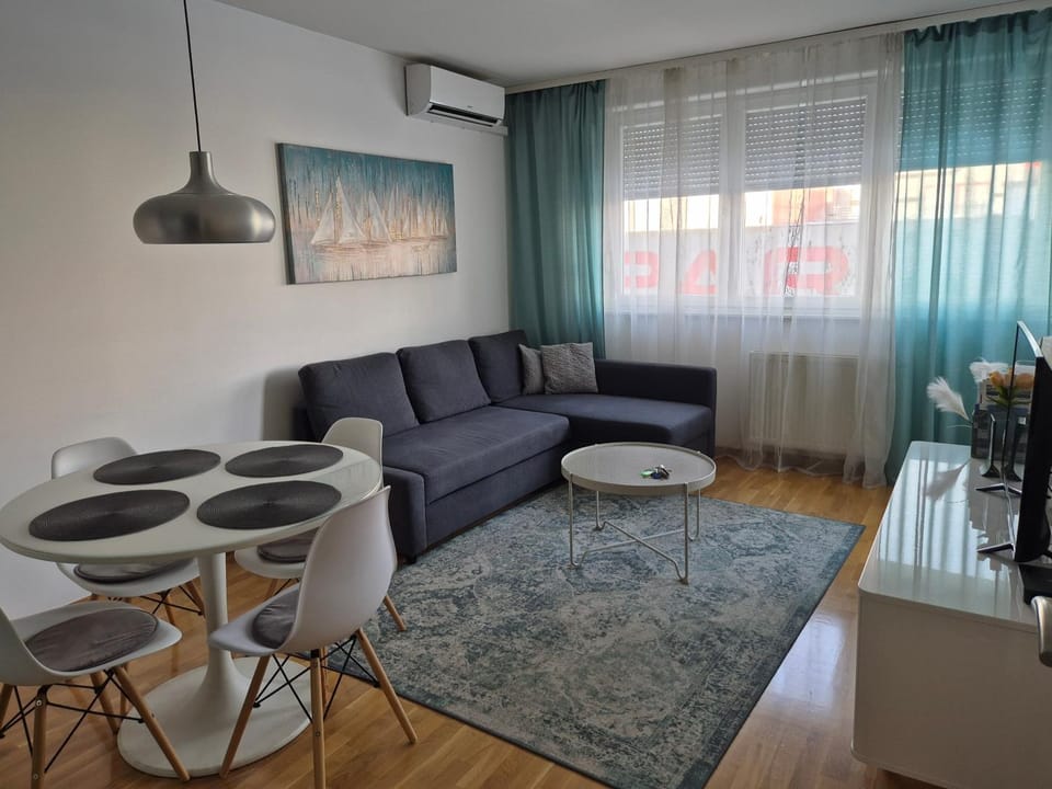 Living room, Seating area, Dining area, air conditioner