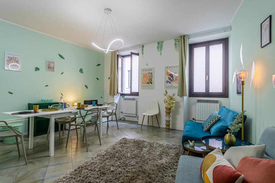 Steps from the Lake - Charme in the Inner City Apartment in Desenzano del Garda